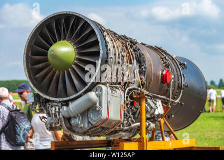 GRAF IGNATIEWO, Bulgarien - 29. Juni 2019: Tag für den Besuch mit Jet Engines Ausstellung in Graf Ignatiewo Flughafen, Bulgarien Stockfoto