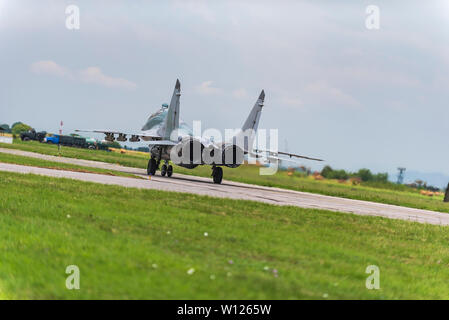 Russische Kampfflugzeug Mikoyan Gurevich MiG 29 Erwärmen Motoren vor dem Flug Stockfoto