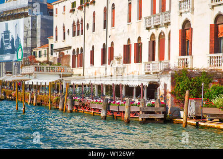 Venedig, Italien, 20. April 2019: Venedig Kanäle und Gondeln um Saint Marco Platz an einem sonnigen Tag Stockfoto