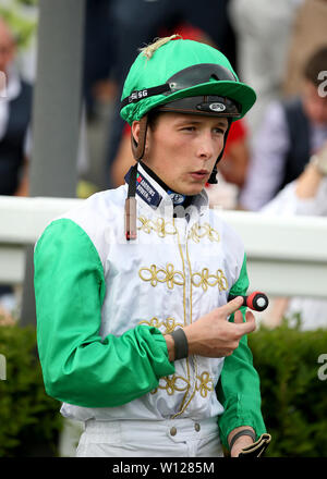 Jockey Jason Watson vor dem Betfair Casino Handicap Einsätze bei Betfair Exchange Northumberland Platte Tag in Newcastle Racecourse. Stockfoto