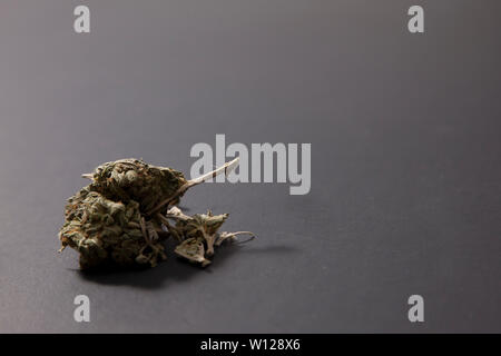 Marihuana bud oder lose Unkraut gegen Kopie Raum Stockfoto
