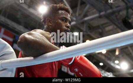 Der britische Cheavon Clarke tritt während ihres Halbfinalmatches im Schwergewicht am achten Tag der Europaspiele 2019 in Minsk gegen den weißrussischen Uladzislau Smiahlikkau an. DRÜCKEN SIE VERBANDSFOTO. Bilddatum: Freitag, 28. Juni 2019. Siehe PA Story Sport European. Bildnachweis sollte lauten: Martin Rickett/PA Wire. EINSCHRÄNKUNGEN: Nur für redaktionelle Zwecke. Keine kommerzielle Nutzung. Stockfoto