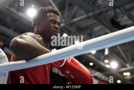 Der britische Cheavon Clarke tritt während ihres Halbfinalmatches im Schwergewicht am achten Tag der Europaspiele 2019 in Minsk gegen den weißrussischen Uladzislau Smiahlikkau an. DRÜCKEN SIE VERBANDSFOTO. Bilddatum: Freitag, 28. Juni 2019. Siehe PA Story Sport European. Bildnachweis sollte lauten: Martin Rickett/PA Wire. EINSCHRÄNKUNGEN: Nur für redaktionelle Zwecke. Keine kommerzielle Nutzung. Stockfoto