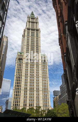 Iconic Woolworth Building, Manhattan, New York City. Von dem namhaften Architekten Cass Gilbert 1913 entworfen, Frank W. Woolworth's NYC Hauptquartier, das Woolworth Building war das höchste in der Welt für 17 Jahre. Stockfoto