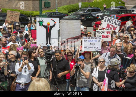 Amtsenthebungsverfahren gegen Präsident Trump Rallye am Foley Square in Manhattan, New York City. Stockfoto