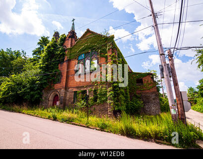 Eine alte verlassene Kirche in den späten 1800er Jahren, Braddock, Pennsylvania, USA gebaut Stockfoto