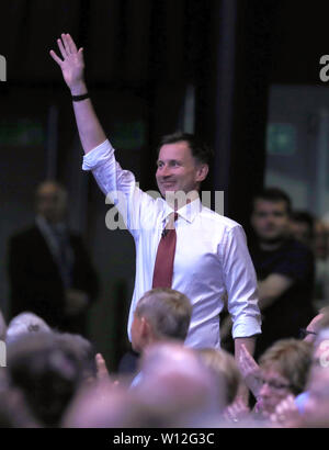 Konservative Partei Führung Kämpfer Jeremy Hunt anreisen, während ein Tory Führung hustings in Manchester zu sprechen. Stockfoto