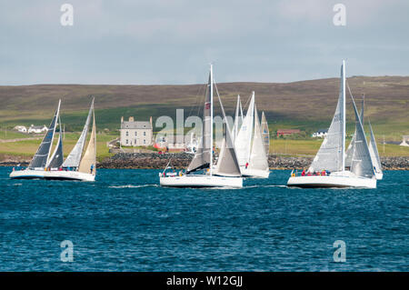 29. Juni 2019. Lerwick, Shetland, Großbritannien. Der Rückflug der Pantaenius - Bergen Shetland Rennen 2019 im hellen Sonnenschein heute als Yachten links Lerwick Hafen in Bergen in Norwegen gebunden. Urban Images-News/Alamy Stockfoto