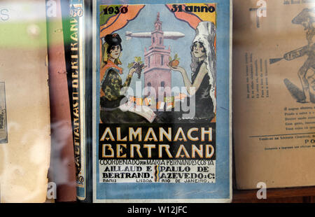 Almanach Bertrand ist ein Almanach der Bertrand Buchhandlung von Portugal Porto Oporto Portugal Europa KATHY DEWITT veröffentlicht. Stockfoto