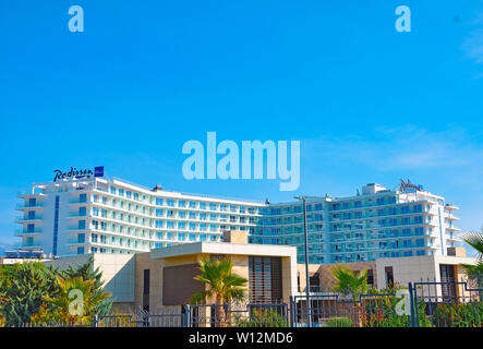 Adler, Russland - 15 Oktober, 2018 - Hotel Radisson Blu in der imereti Ferienort Sotschi Stockfoto