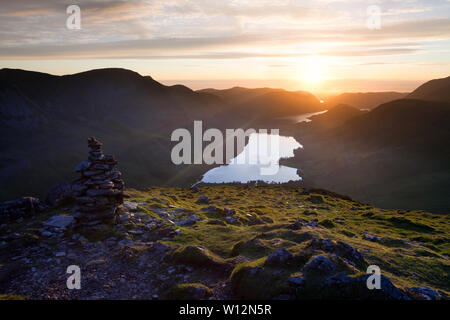 Sonnenuntergang von Fleetwith Hecht Gipfel, Lake District, Großbritannien Stockfoto