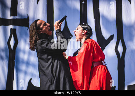 Cristina Scabbia und Andrea Ferro, Sänger der Italienischen Gothic Metal Band Lacuna Coil, die live auf der Bühne in Bologna, auf der Bologna Sonic Par Stockfoto