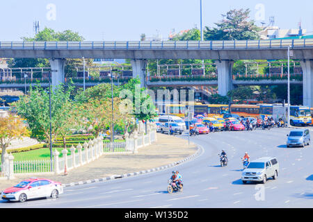Bangkok, Thailand Januar 19-2018: der Verkehr dichter beginnen Verklemmen des Victory Monument Stockfoto