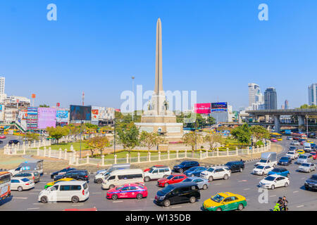 Bangkok, Thailand Januar 19-2018: der Verkehr dichter beginnen Verklemmen des Victory Monument Stockfoto
