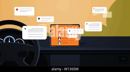 Fahrzeug Cockpit mit smart Driving Assistance soziales Netzwerk kommunikation Chat Messaging Konzept app auf Automobil Computer Board-Chat Stock Vektor