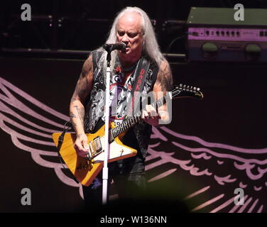 Rickey Medlocke auf der Bühne wie Lynyrd Skynyrd die London Datum der "Letzten der Straße Überlebenden Farewell Tour' an SSE Wembley Arena spielen Stockfoto