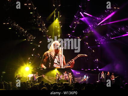 Lynyrd Skynyrd die London Datum der "Letzten der Straße Überlebenden Farewell Tour' an SSE Wembley Arena spielen Stockfoto