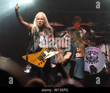 Rickey Medlocke auf der Bühne wie Lynyrd Skynyrd die London Datum der "Letzten der Straße Überlebenden Farewell Tour' an SSE Wembley Arena spielen Stockfoto