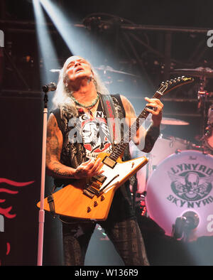 Rickey Medlocke auf der Bühne wie Lynyrd Skynyrd die London Datum der "Letzten der Straße Überlebenden Farewell Tour' an SSE Wembley Arena spielen Stockfoto