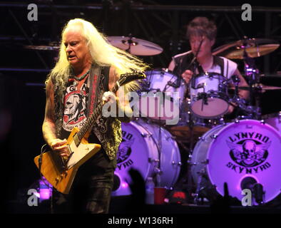 Rickey Medlocke auf der Bühne wie Lynyrd Skynyrd die London Datum der "Letzten der Straße Überlebenden Farewell Tour' an SSE Wembley Arena spielen Stockfoto