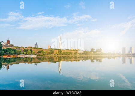 Am frühen Morgen Landschaft auf der Ming Stadtmauer von Xuanwu-see, Nanjing, Jiangsu, Stockfoto