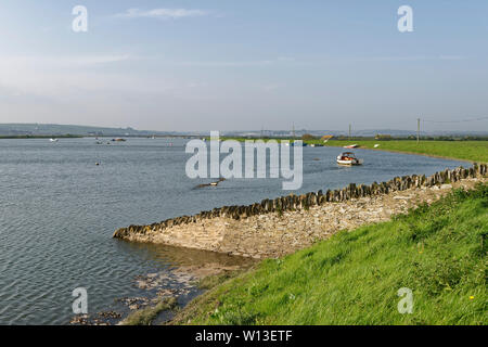 Hohe Spring Tide auf dem Fluss Caen, Braunton Marsh, North Devon, Großbritannien Stockfoto