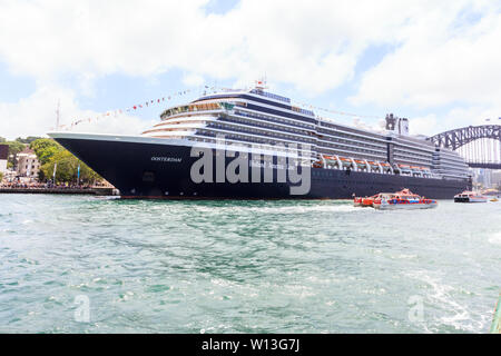 Sydney, Australien - 4. Januar 2014: Die kreuzfahrtschiffe Oosterdam im Hafen. Das Schiff gehört der Holland America Line. Stockfoto