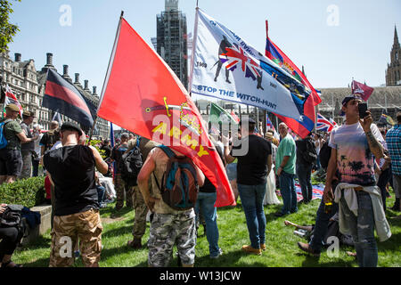 Ehemalige Paras Protest in London als ehemaliger britischer Soldat Gesichter Mordaufladungen über 1972 Shootings auf Bloody Sunday, Londonderry, Nordirland Stockfoto