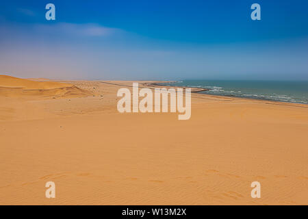 Die Ansicht des Wavis Bay und den Atlantik, Living Desert Adventures, Walvis Bay, Swakopmund, Namibia Stockfoto