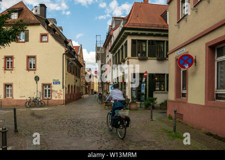 HEIDELBERG, Deutschland - 16. JUNI 2019: Typische Straßen des historischen Zentrums der Stadt Stockfoto