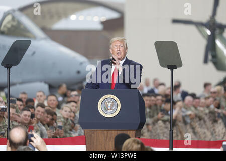 Osan Flughafen, Europa, Deutschland, Baden-Württemberg, Südkorea. 30. Juni, 2019. Juni 30, 2019 - OSAN FLUGHAFEN, Südkorea - US-Präsident Donald Trump Rede am Osan Flughafen Militärflugplatzes für ihre Soldaten treffen Veranstaltung in Osan Flughafen Airbase in OSAN FLUGHAFEN, Südkorea. US-Präsident Donald Trump Nordkoreanischen Leder Kim Jong Un heute treffen sich Waffenstillstand Dorf Panmunjom. Credit: Ryu Seung-Il/ZUMA Draht/Alamy leben Nachrichten Stockfoto