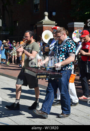 Boston, Massachusetts/USA, 9. Juni 2019: Parade der Musiker spielen im Park in Boston. Stockfoto