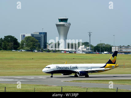 Thomas Cook Airbus A321 am Flughafen Birmingham, Großbritannien Stockfoto