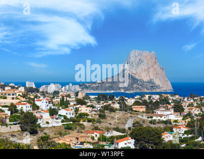 Berühmte Rock (Penon de Ifach) von Calp Stadt an der Costa Blanca (Valencia), Spanien Stockfoto