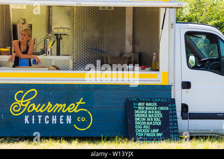 Seeburg, Kent. Samstag 29 Juni 2019, Catering Lkw warten auf hungrige Reiter nach einem Marathon auf ihren Pferden Hack. Stockfoto