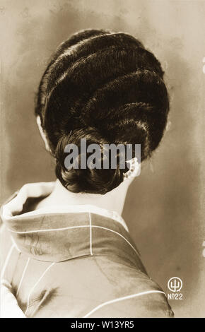 [1920s Japan - Moderne schaukelte Frisur] - Eine junge Japanerin mit modernen schaukelte Frisur. 20. Jahrhundert vintage Silbergelatineabzug. Stockfoto