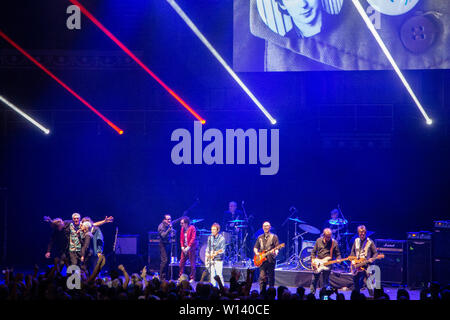 Ein Denkmal Konzert zu Pete Shelley von Punk Band die Buzzcocks in der Royal Albert Hall - Juni 2019, mit der Buzzcocks, die Kufen, Penetration Stockfoto