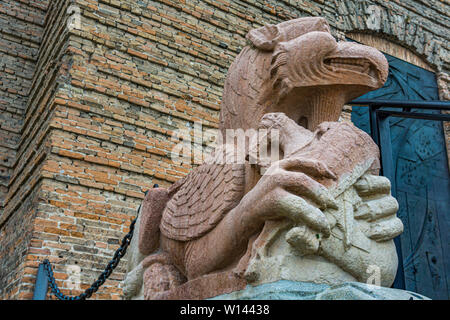 Detail der Griffin am Eingang der St. Justina Basilika, Padua, Italien Stockfoto