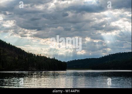 Sheridan Lake, South Dakota, Black Hills, am frühen Morgen, nach einem Gewitter über dem Bereich bestanden hatte. Stockfoto