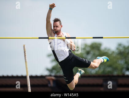 Ratingen, Deutschland. 30. Juni, 2019. Die deutschen Zehnkämpfer Kai Kazmirek im Stabhochsprung Wettbewerb der Rund-um-Konferenz. Quelle: Bernd Thissen/dpa/Alamy leben Nachrichten Stockfoto