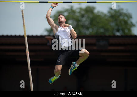 Ratingen, Deutschland. 30. Juni, 2019. Die deutschen Zehnkämpfer Kai Kazmirek im Stabhochsprung Wettbewerb der Rund-um-Konferenz. Quelle: Bernd Thissen/dpa/Alamy leben Nachrichten Stockfoto