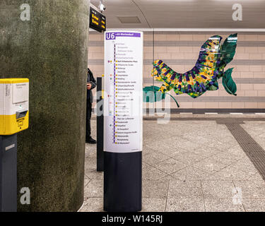 U Kurt-Schumacher-Platz, U-Bahn U-Bahn Bahnhof Innenraum, Reinickendorf-Berlin Stockfoto