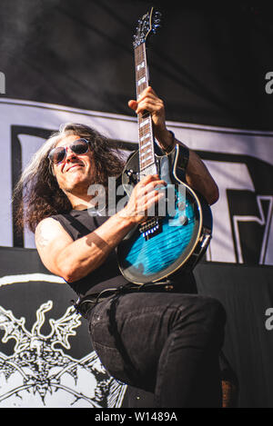 Bologna, Italien. 27 Juni, 2019. Alex Skolnick, Gitarrist der amerikanischen Trash Metal Band Testament, die live auf der Bühne in Bologna, auf der Bologna Sonic Park 2019 Erste Ausgabe, Öffnung für Slipknot. Credit: Alessandro Bosio/Pacific Press/Alamy leben Nachrichten Stockfoto