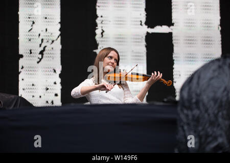 Johnny Mac und die Gläubigen leben in Bolton Längestrich Stadion Juni 2019 Stockfoto