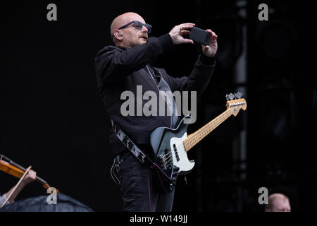 Johnny Mac und die Gläubigen leben in Bolton Längestrich Stadion Juni 2019 Stockfoto