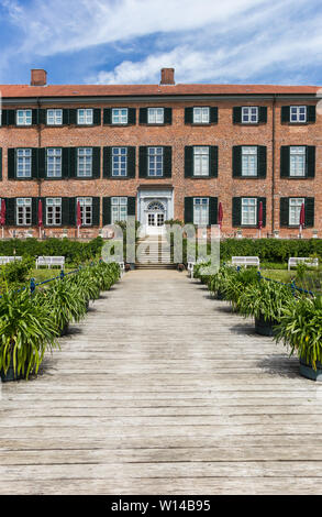 Holz- brücke zum Schloss in Eutin, Deutschland Stockfoto