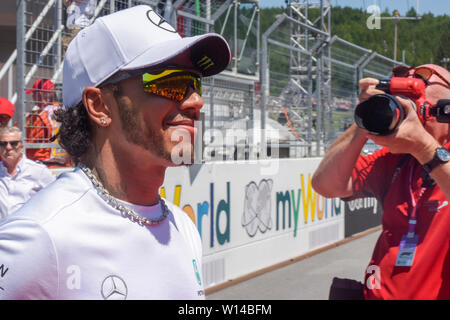 Spielberg, Österreich. 30. Juni, 2019. Mercedes Lewis Hamilton besucht die Spur Parade vor dem Rennen des Formel 1 Grand Prix von Österreich 2019 bei Red Bull Ring in Spielberg, Österreich, 30. Juni, 2019. Quelle: Guo Chen/Xinhua/Alamy leben Nachrichten Stockfoto