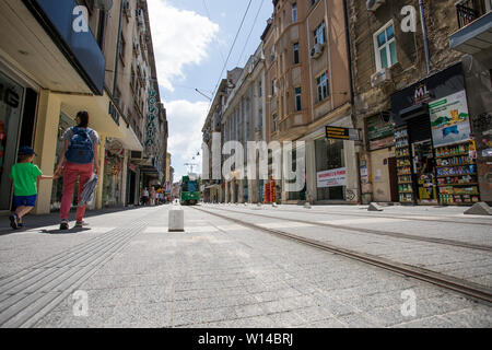SOFIA, Bulgarien - 30. Juni 2019: Renoviertes 'Garibaldi' Square in der Innenstadt von Sofia, Bulgarien Stockfoto