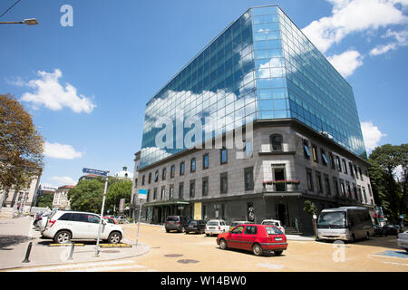 Sofia, Bulgarien - 30. Juni 2019: Glas fassade des Grand Hotel Sofia in den sonnigen Tag Stockfoto