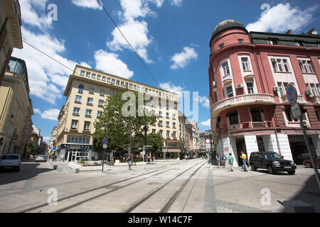 SOFIA, Bulgarien - 30. Juni 2019: Renoviertes 'Garibaldi' Square in der Innenstadt von Sofia, Bulgarien Stockfoto